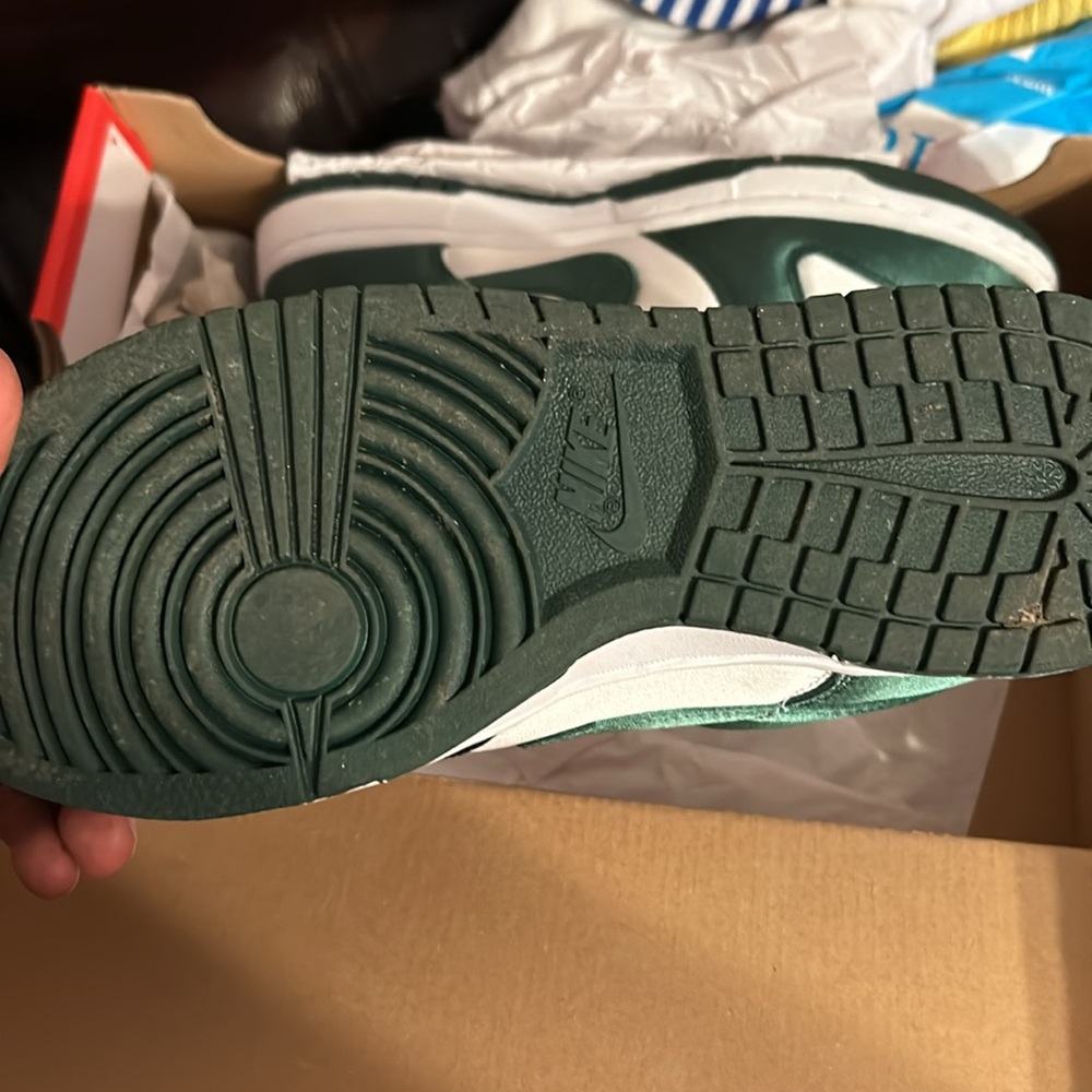 Women Nike dunks - Picture 2 of 4